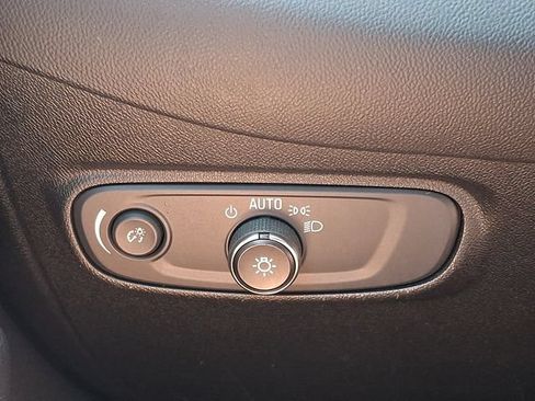 Used 2018 Chevrolet Equinox LT FWD image 25