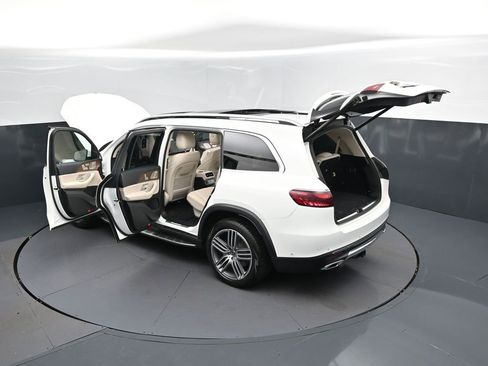 Used 2024 Mercedes-Benz GLS 450 4MATIC image 2