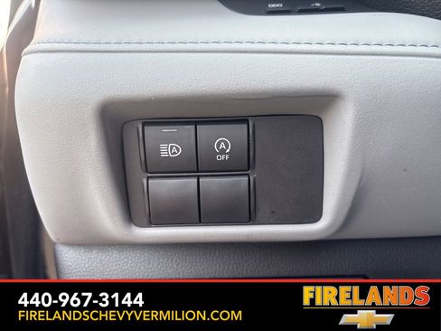 Used 2023 Toyota Highlander L image 13