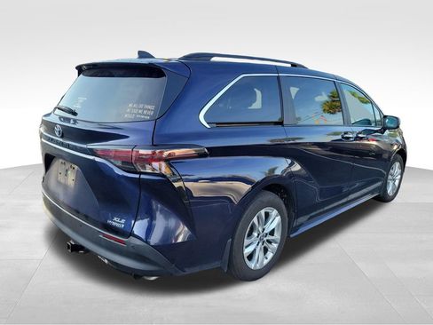 Used 2024 Toyota Sienna XLE w/ XLE Plus Package AWD/4WD image 13