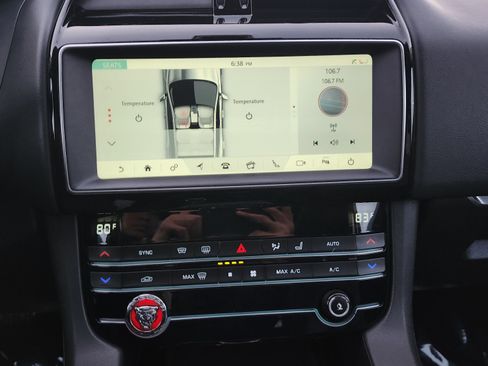 Used 2020 Jaguar F-PACE Premium image 27