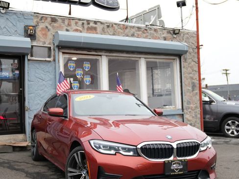 Used 2021 BMW 330i xDrive Sedan w/ Convenience Package image 3