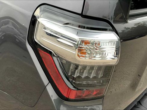 Used 2022 Toyota 4Runner TRD Off-Road Premium w/ Moonroof Package AWD/4WD image 28