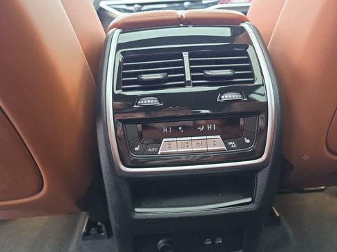 Used 2026 BMW X7 M60i image 31