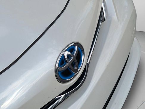 Used 2013 Toyota Prius V Five image 12