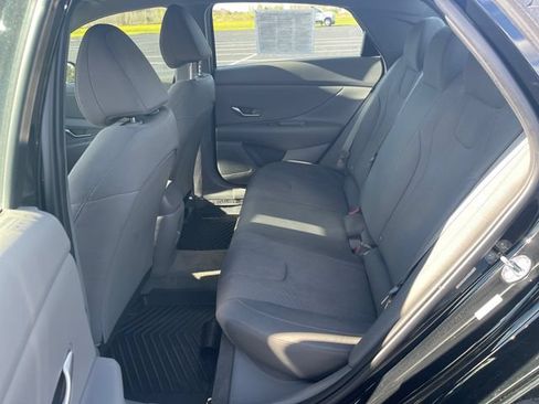 Used 2025 Hyundai Elantra SE FWD image 29