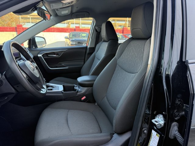 Used 2025 Toyota RAV4 XLE AWD/4WD image 27