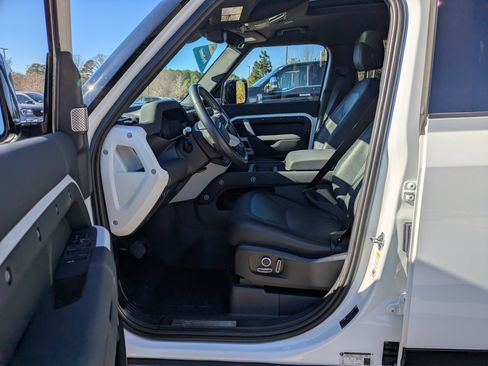Used 2023 Land Rover Defender 130 X-Dynamic SE AWD/4WD image 12