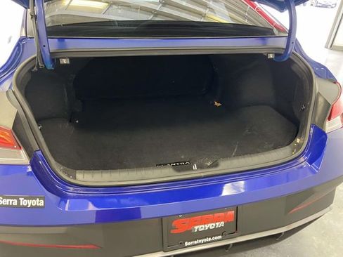 Used 2025 Hyundai Elantra SE image 11