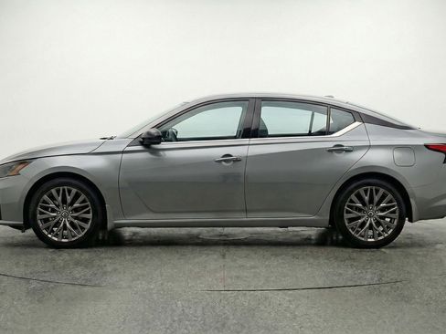 Used 2025 Nissan Altima 2.5 SV image 5