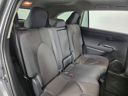 Used 2023 Toyota Highlander LE FWD image 18