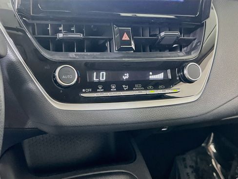Used 2025 Toyota Corolla LE FWD image 14