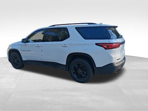 Used 2022 Chevrolet Traverse LT FWD image 2