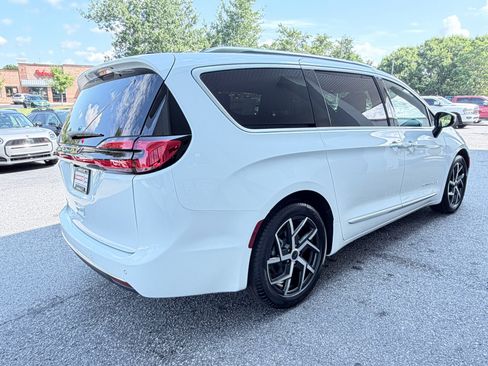 New 2027 Chrysler Pacifica Pinnacle w/ Theater Group FWD image 6