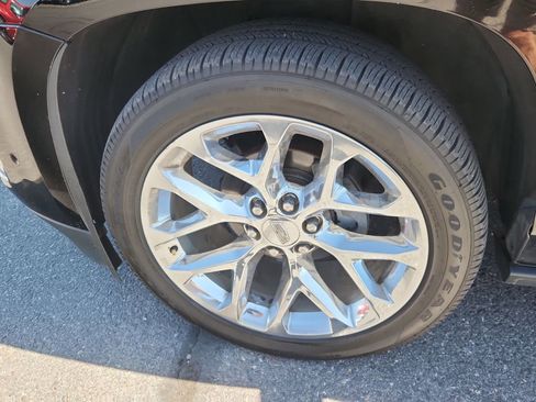 Used 2018 Cadillac Escalade ESV Platinum AWD/4WD image 22