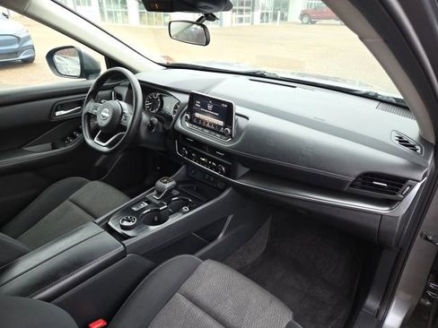 Used 2024 Nissan Rogue SV image 31