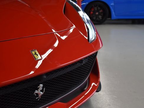 Used 2020 Ferrari 812 Superfast image 11
