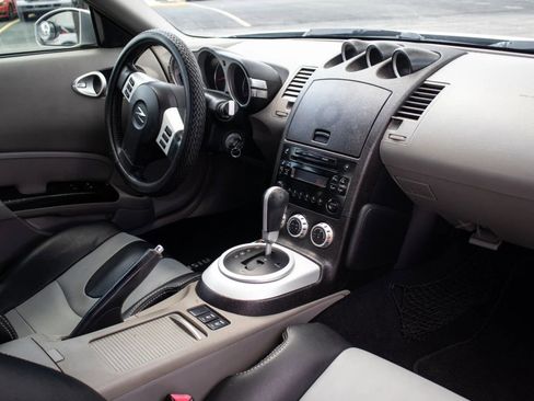 Used 2006 Nissan 350Z Touring RWD image 16