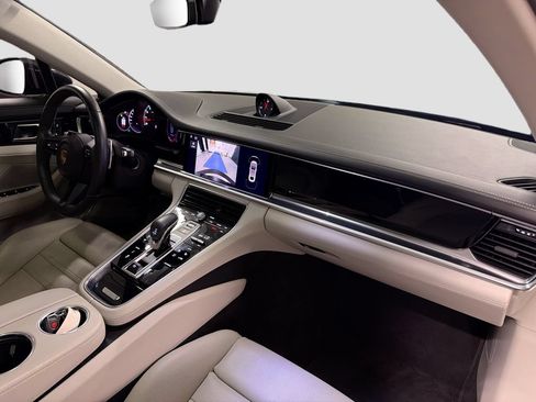 Certified 2021 Porsche Panamera image 31