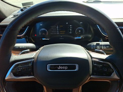 Used 2022 Jeep Grand Cherokee Summit AWD/4WD image 20