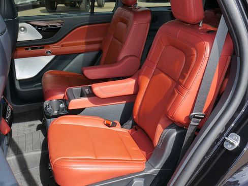 Used 2025 Lincoln Aviator Reserve w/ Equipment Group 201A image 6
