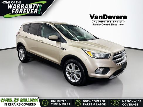 Used 2017 Ford Escape SE w/ SE Cold Weather Package FWD image 1