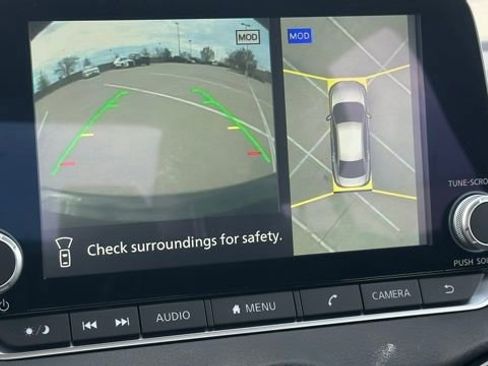 Used 2025 Nissan Sentra SR w/ SR Premium Package image 41