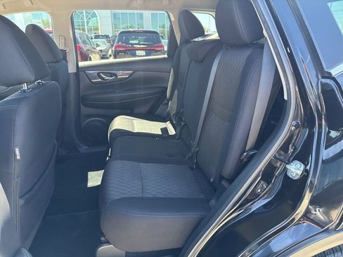 Used 2020 Nissan Rogue SV FWD image 22