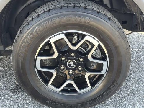 Used 2024 Ford Bronco Outer Banks image 11