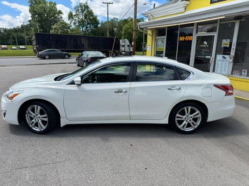 Used 2014 Nissan Altima 3.5 SL w/ Technology Package FWD image 3