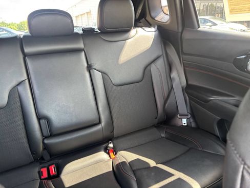 Used 2025 Jeep Compass Trailhawk AWD/4WD image 35
