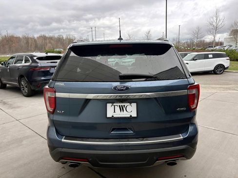 Used 2018 Ford Explorer XLT w/ Equipment Group 202A AWD/4WD image 6