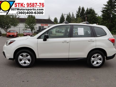Used 2017 Subaru Forester 2.5i AWD/4WD image 5