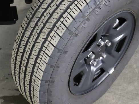 Used 2025 Jeep Wrangler Sport AWD/4WD image 33
