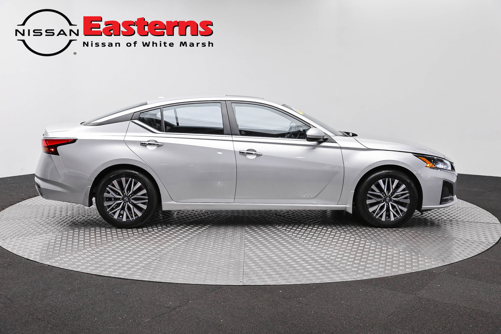 Used 2024 Nissan Altima 2.5 SV w/ SV Premium Package FWD image 4