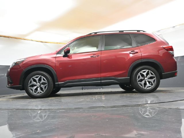 Used 2023 Subaru Forester Premium AWD/4WD image 32