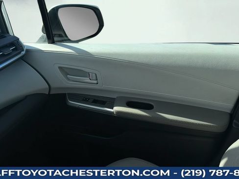Used 2025 Toyota Sienna LE FWD image 13