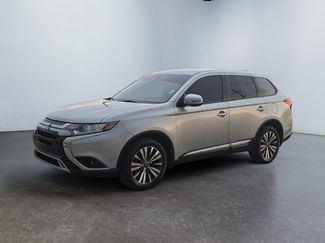 Used 2020 Mitsubishi Outlander SE video 1