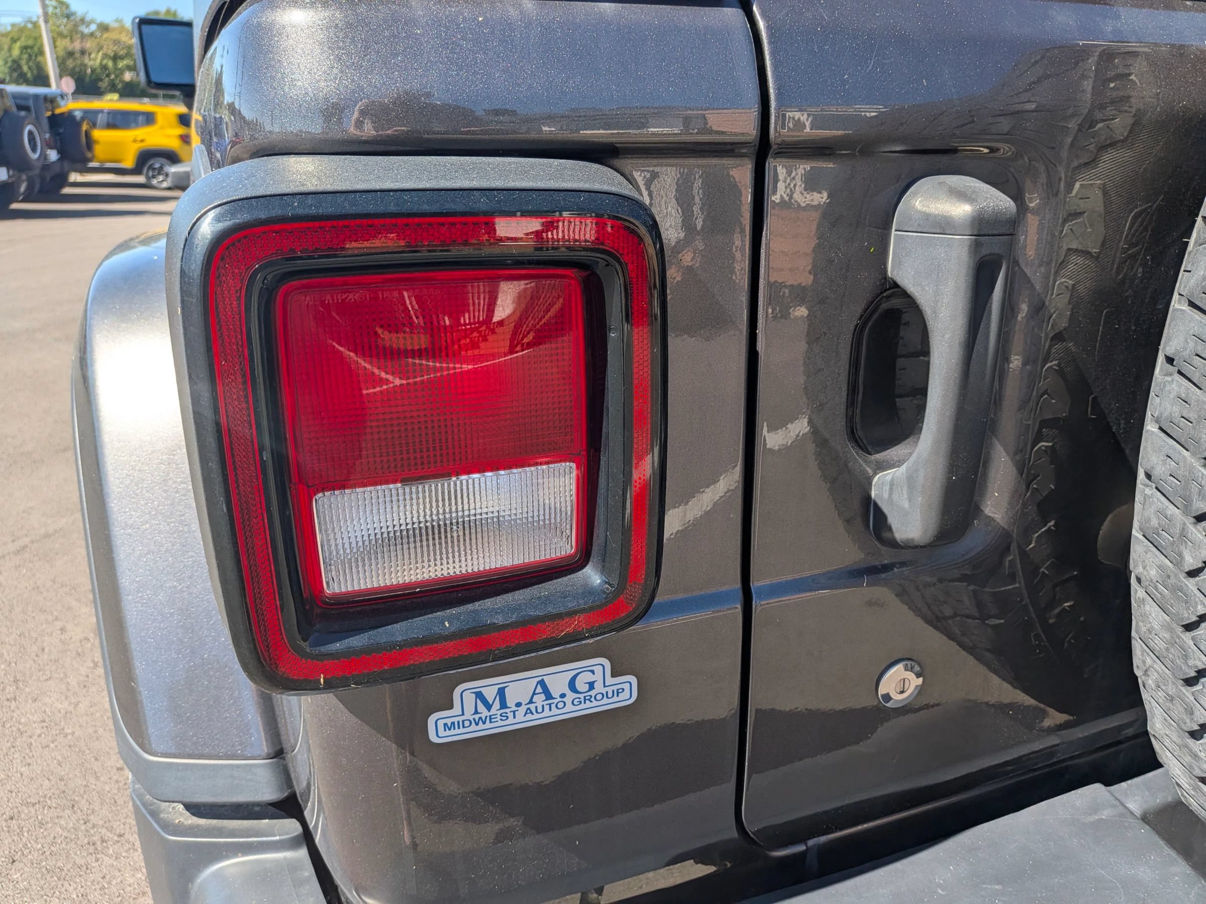 Used 2018 Jeep Wrangler Unlimited Sahara AWD/4WD image 15