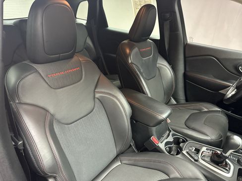 Used 2018 Jeep Cherokee Trailhawk w/ Cold Weather Group AWD/4WD image 20