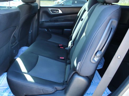 Used 2018 Nissan Pathfinder S image 18