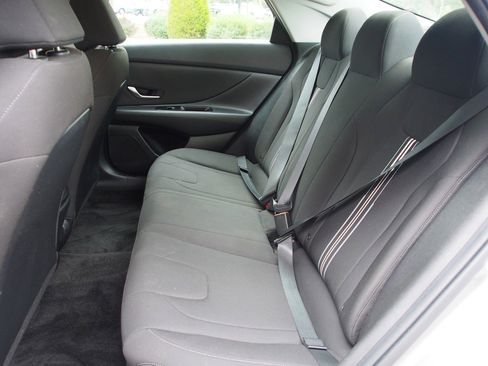 Used 2023 Hyundai Elantra SEL w/ Cargo Package FWD image 18