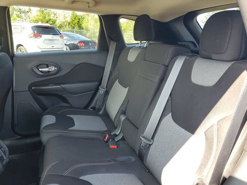Used 2015 Jeep Cherokee Sport FWD image 22