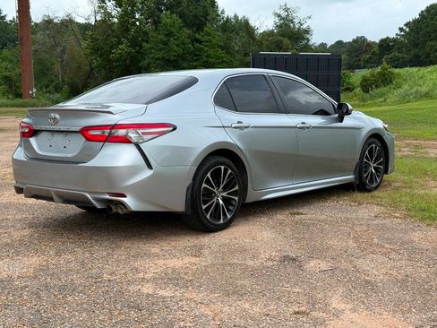 Used 2018 Toyota Camry SE FWD image 5