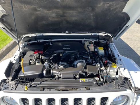 Used 2018 Jeep Wrangler Unlimited Sahara image 31