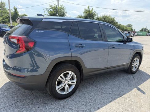 Used 2024 GMC Terrain SLE FWD image 7