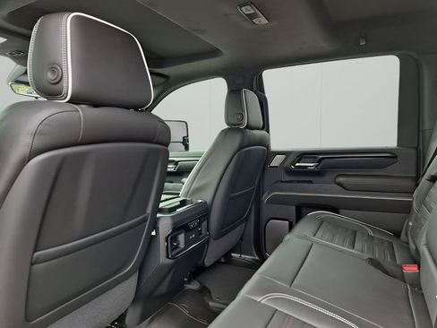 Used 2026 GMC Sierra 2500 AT4X w/ LPO, Black Badging Package image 18