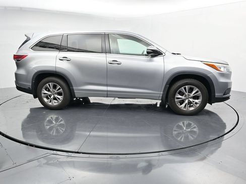 Used 2016 Toyota Highlander Plus AWD/4WD image 9