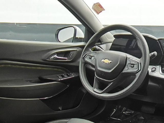 Used 2025 Chevrolet Trax LT FWD image 21
