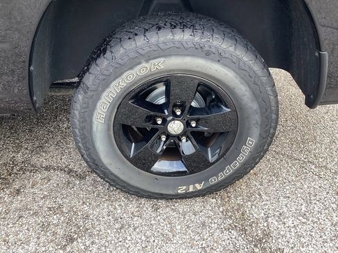 Used 2018 RAM 1500 Express AWD/4WD image 25